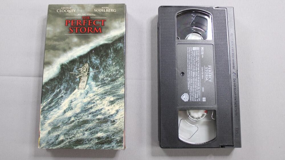 The Perfect Storm VHS George Clooney 2000 Action & Wolfgang Petersen